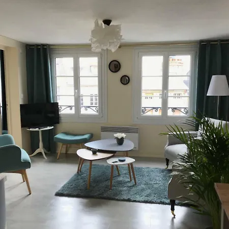 Apartment Charles Baudelaire